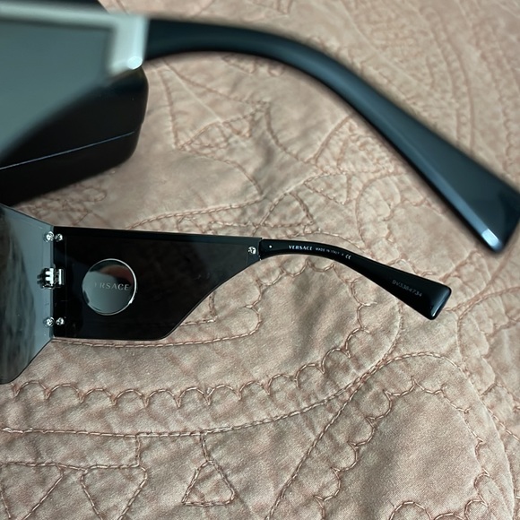 Silver oversized Versace sunglasses - Picture 6 of 9